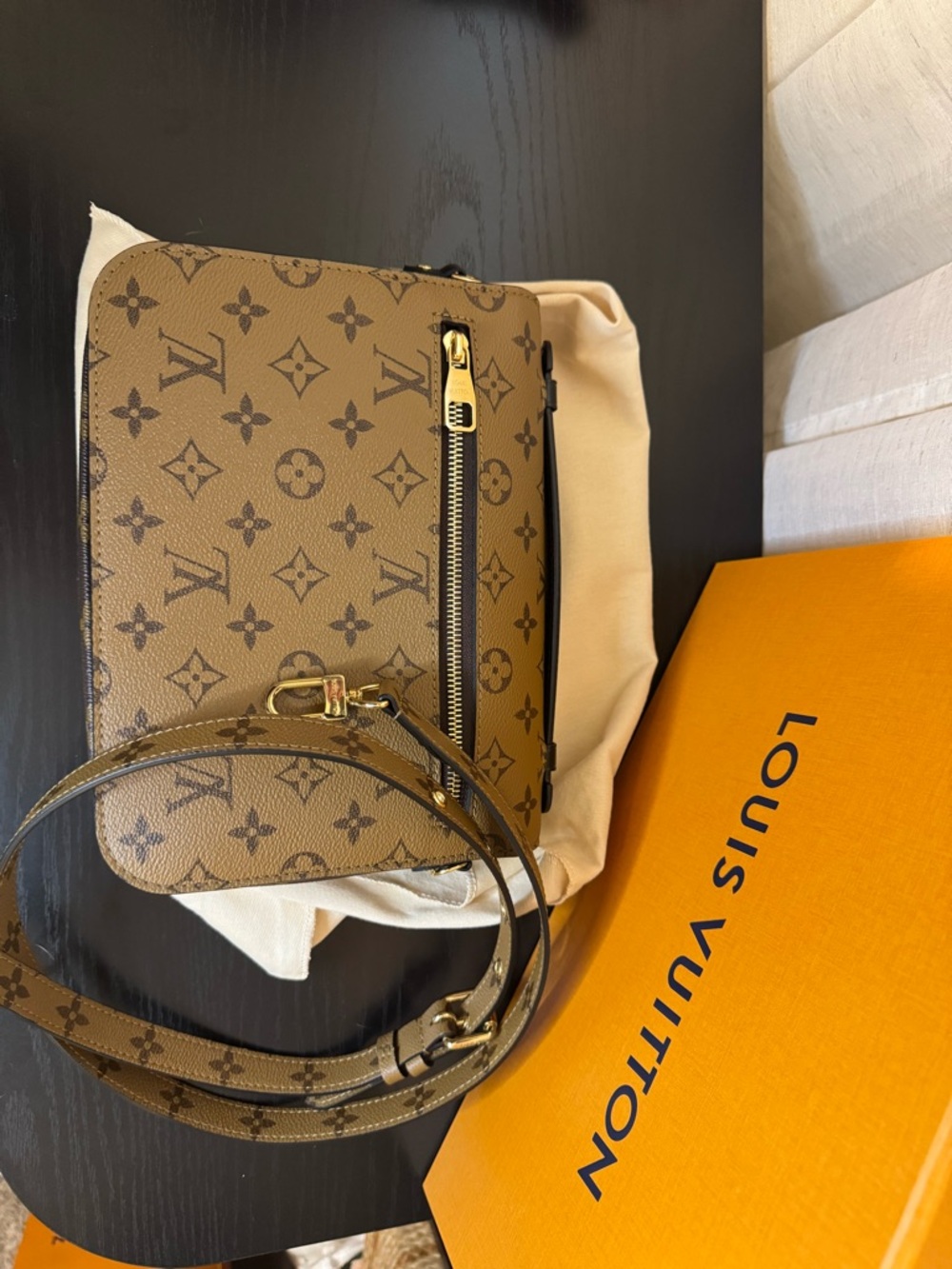Louis Vuitton Pochette Metis in reverse monogram Crossbody bag - Picture 7 of 15
